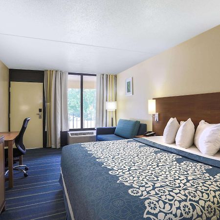 Days Inn By Wyndham Newark Wilmington Exterior photo