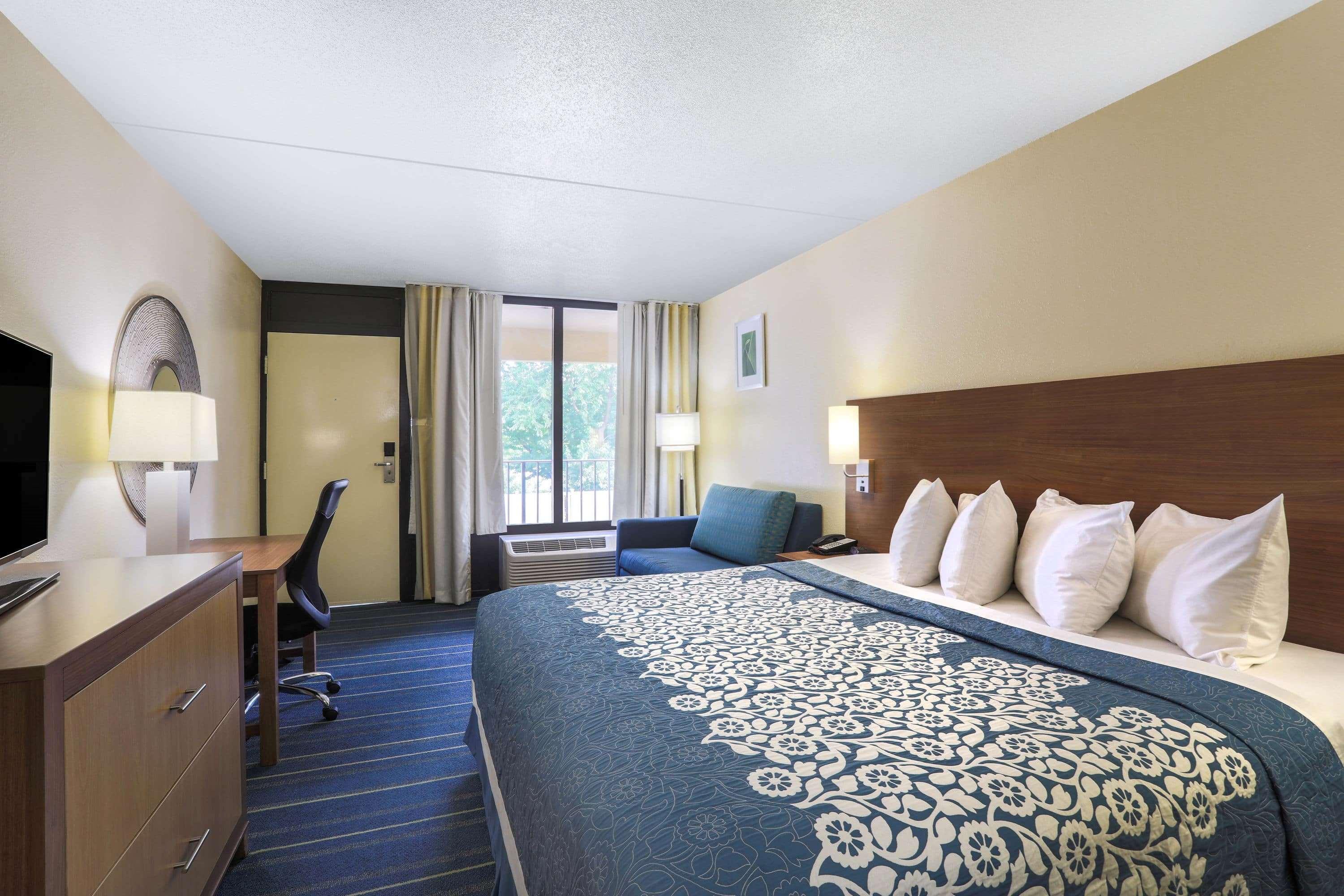 Days Inn By Wyndham Newark Wilmington Exterior photo