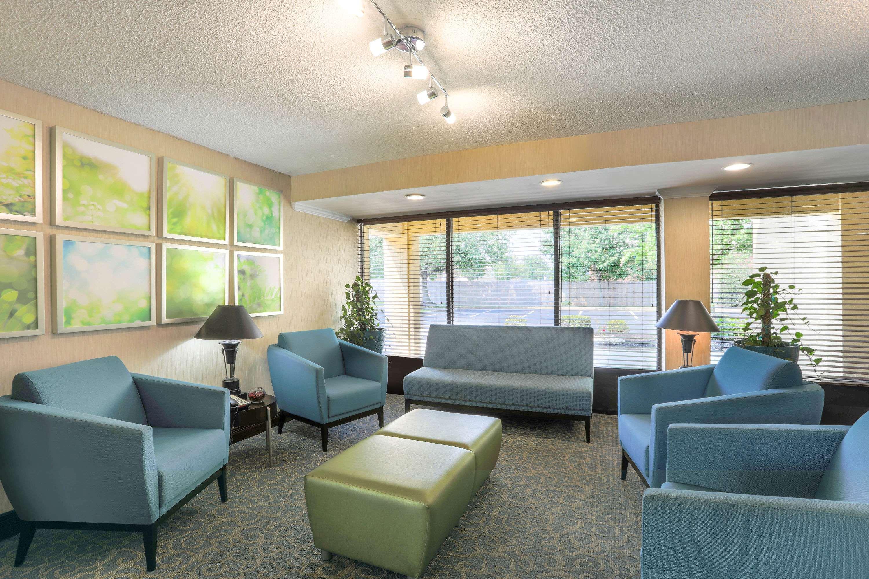 Days Inn By Wyndham Newark Wilmington Exterior photo