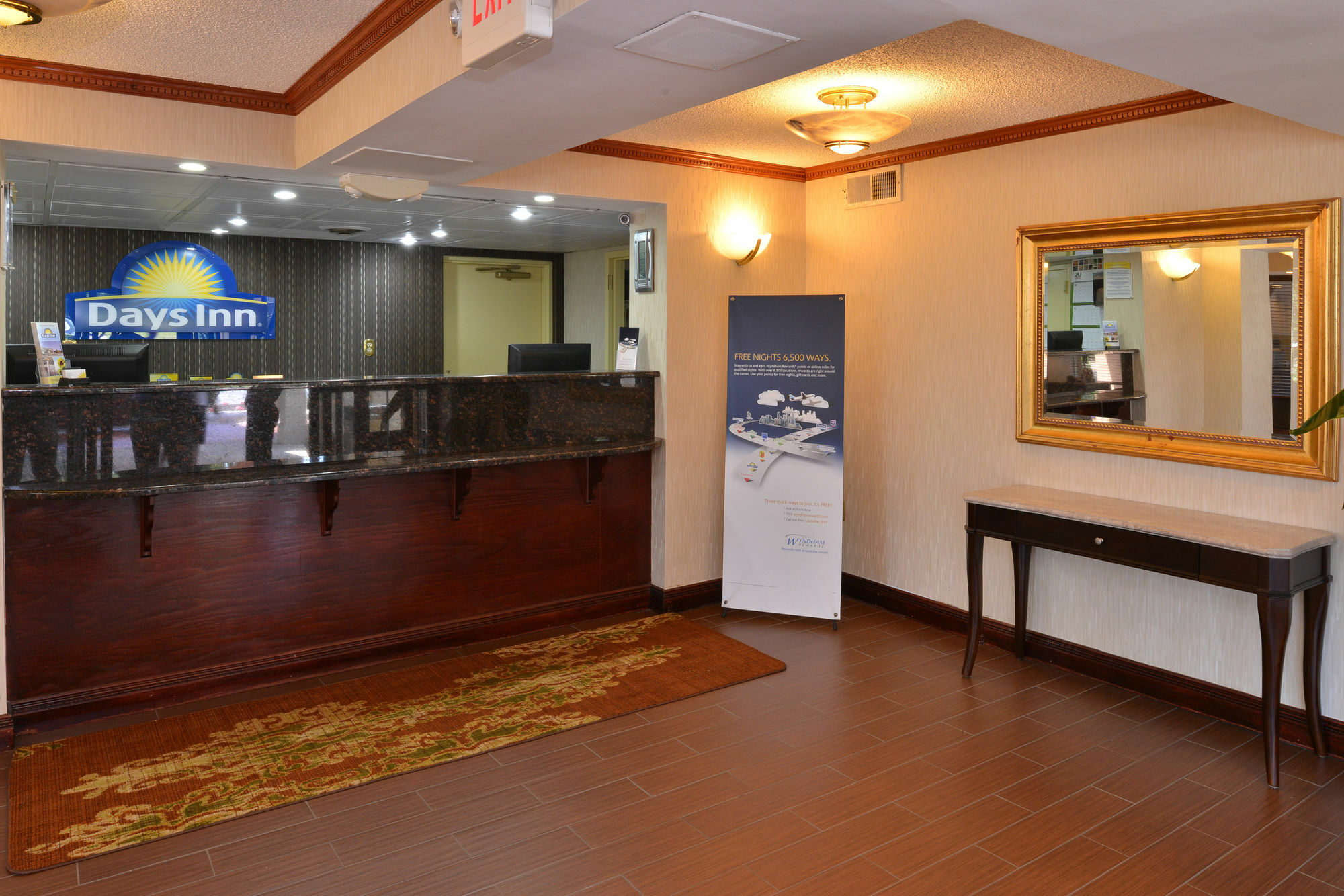 Days Inn By Wyndham Newark Wilmington Exterior photo