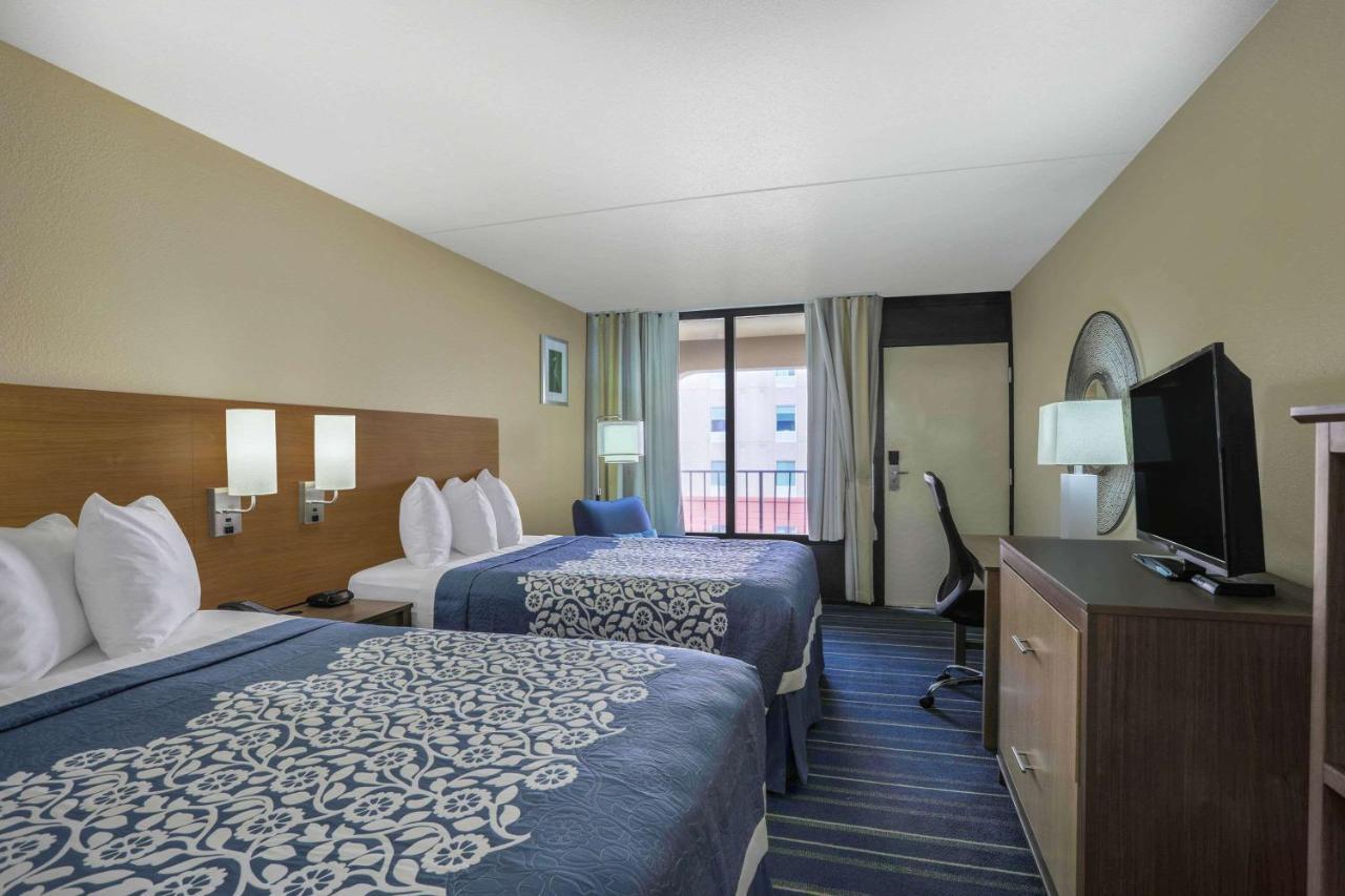 Days Inn By Wyndham Newark Wilmington Exterior photo